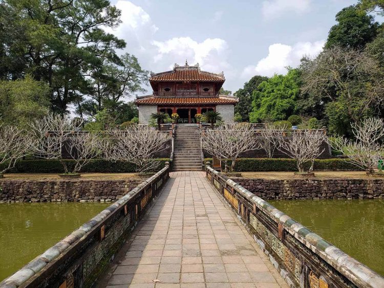 tour-du-lich-ha-noi-quang-binh-hue-lang-co10